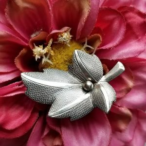 Vintage Beau Sterling Silver leaf brooch pin 925